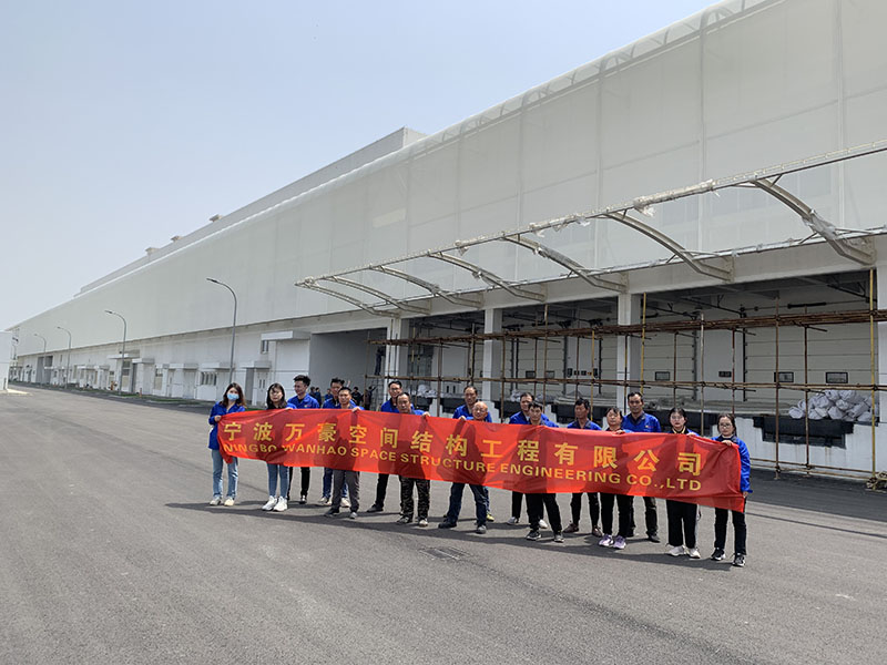 萬(wàn)豪空間結(jié)構(gòu)員工到益富樂PTFE網(wǎng)格織物膜結(jié)構(gòu)項(xiàng)目學(xué)習(xí)交流