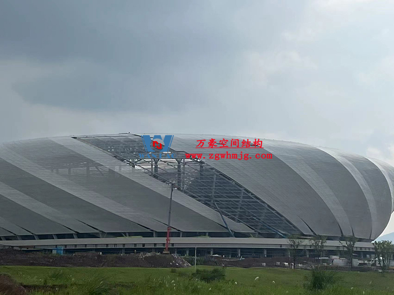 兩江新區(qū)加快建設龍興足球場（標準不降、工期不延、確保年底建成）