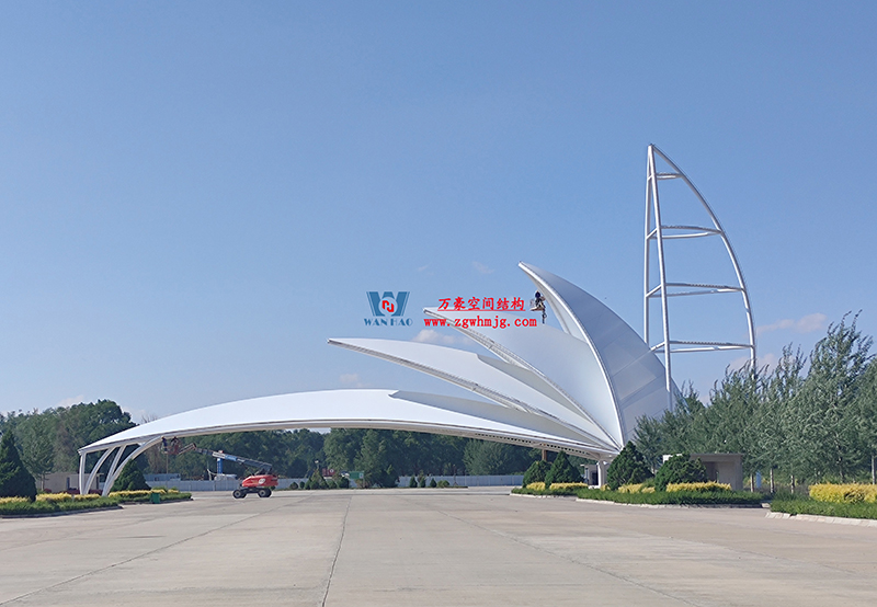 陜西定邊馬蓮灘沙漠公園鋼膜結(jié)構(gòu)工程“奮力快跑”，工程“進(jìn)度條”刷新了!