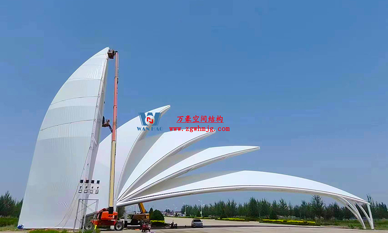 陜西定邊馬蓮灘沙漠公園鋼膜結(jié)構(gòu)工程“奮力快跑”，工程“進(jìn)度條”刷新了!