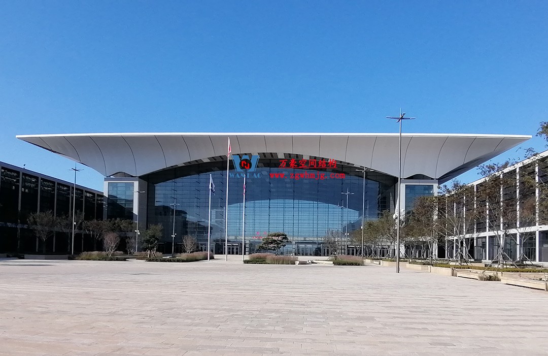 有骨骼、有皮膚的PTFE膜結(jié)構(gòu)建筑