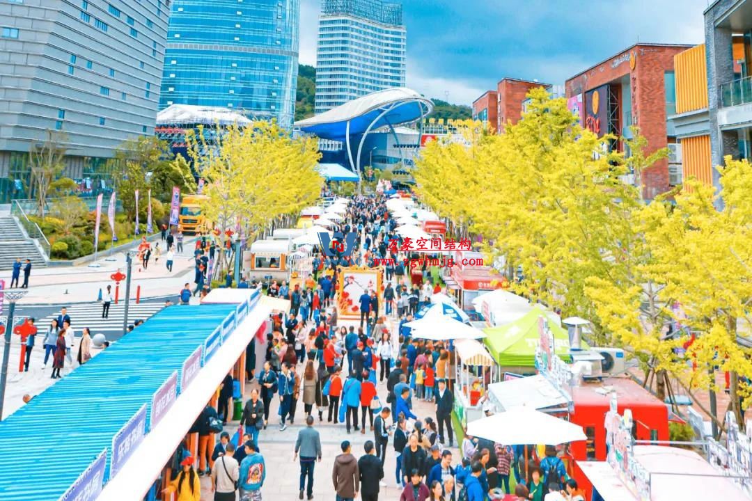 遵義高鐵新城上的一條鋼膜結(jié)構(gòu)“長(zhǎng)龍” 遵義高鐵新城上的一條鋼膜結(jié)構(gòu)“長(zhǎng)龍”