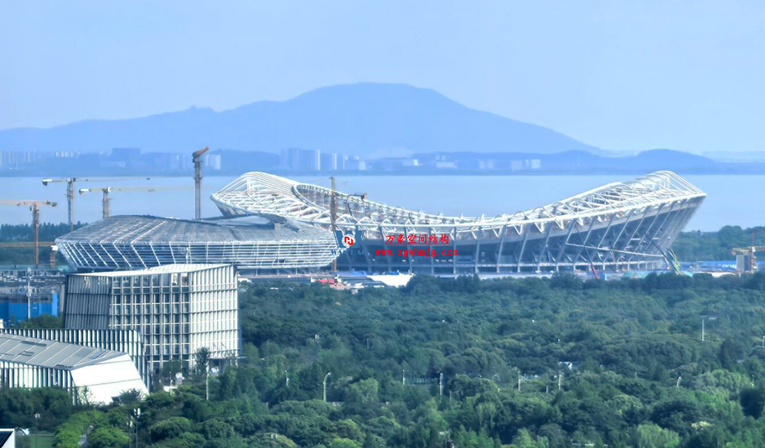 緊跟“蘇超熱浪”，火熱施工中，一只白鷺即將振翅高飛！