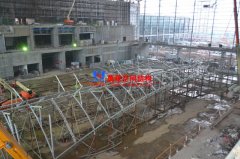 國內(nèi)單體反吊膜結(jié)構(gòu)火熱拼裝、吊裝中