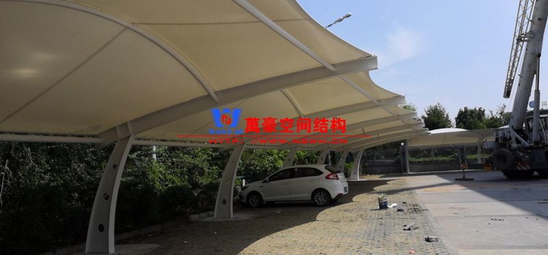 鋼膜結構車棚價格