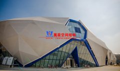 張拉膜結(jié)構(gòu)與骨架式膜結(jié)構(gòu)有何區(qū)別？各有什么特點？