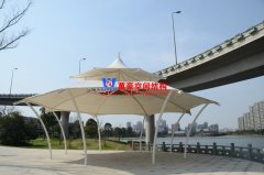 張拉膜結(jié)構(gòu)性能為何如此穩(wěn)定？其工作原理是怎樣的？